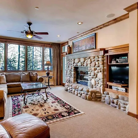 Highlands Lodge 208 By East West Hospitality